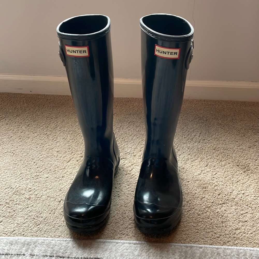 Black Hunter gloss rain boots Teen size 5/ Women’s 6